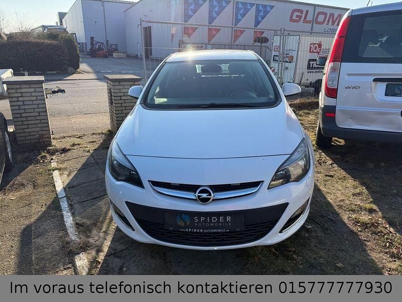 Gebraucht Opel Astra Edition 116 PS (85 kW) 2013 Weiß Limousine