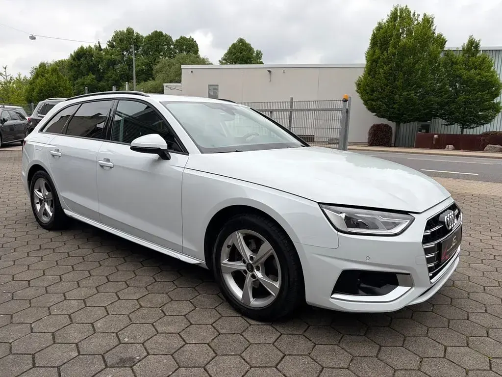 Gebraucht Audi A4 Advanced 163 PS (119 kW) 2023 Weiß Kombi
