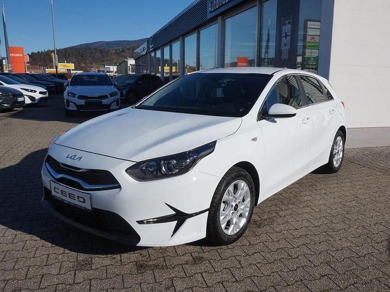 Gebraucht Kia Ceed Vision 140 PS (102 kW) 2024 Weiß Kleinwagen