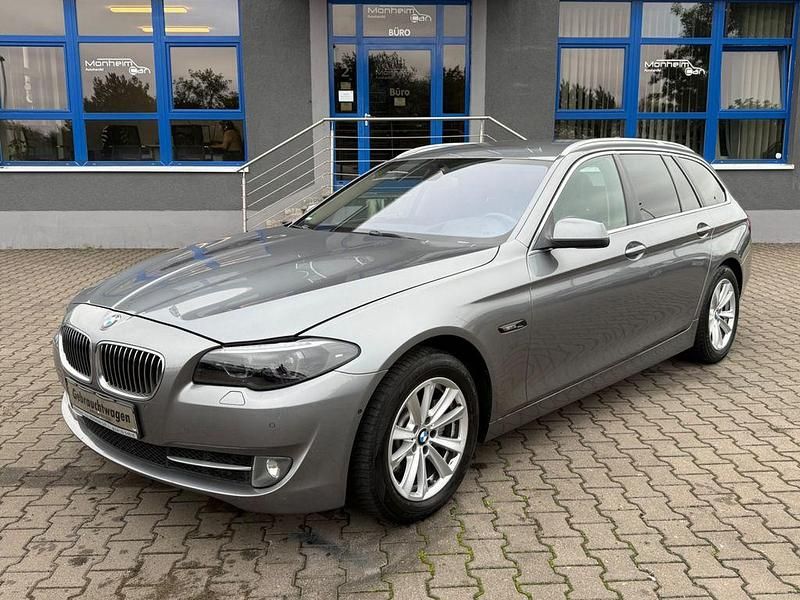 Grau Gebraucht 2012 BMW 520 Performance Kombi | 8.750 € (Fairer Preis) - Bild 1/4