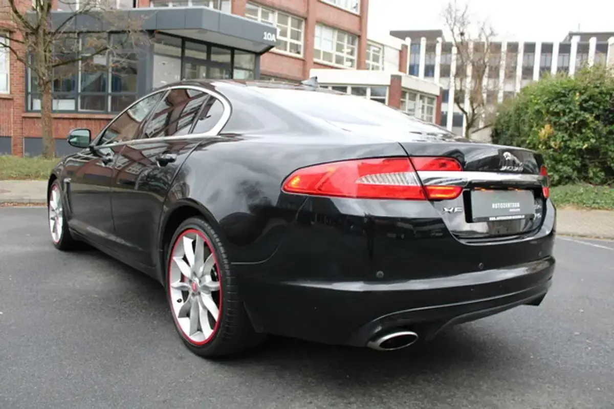 Gebraucht Jaguar XF 510 PS (375 kW) 2015 Santorini black metallic Limousine