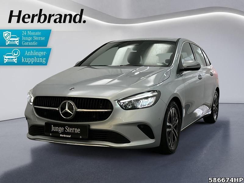 Metalliclack hightechsilber Gebraucht 2024 Mercedes B180 Progressive Van / Kleinbus | 31.990 € (Fairer Preis) - Bild 1/4