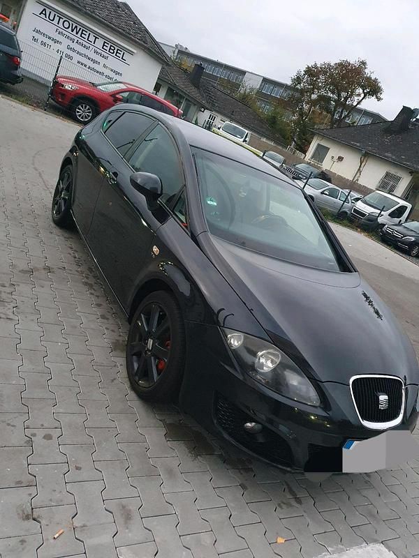 Schwarz Gebraucht 2010 Seat Leon Coupé | 3.300 € (Teuer) - Bild 1/4