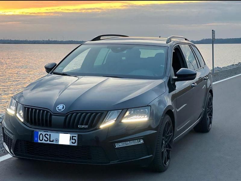 Schwarz Gebraucht 2018 Skoda Octavia RS Kombi | 19.999 € (Fairer Preis) - Bild 1/4