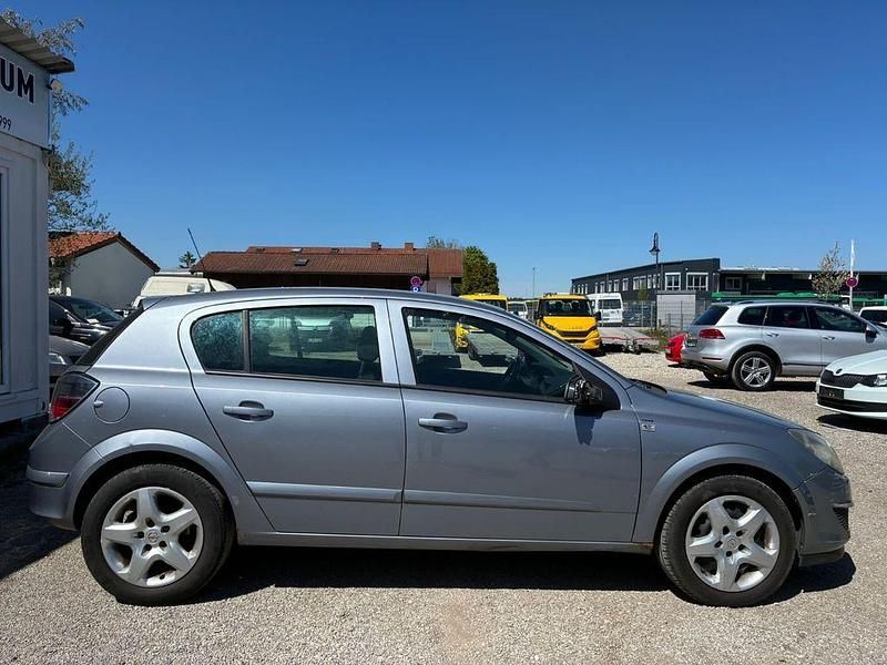 Gebraucht Opel Astra Edition 90 PS (66 kW) 2007 Silber Limousine