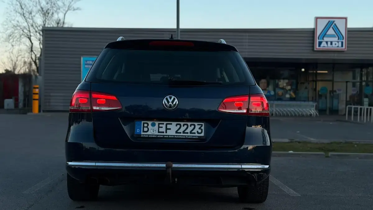 Gebraucht VW Passat 140 PS (102 kW) 2012 Blau Kombi