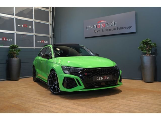 Gebraucht 2023 Audi RS3 Sportback Comfort Kleinwagen | 58.890 € (Fairer Preis) - Bild 1/4