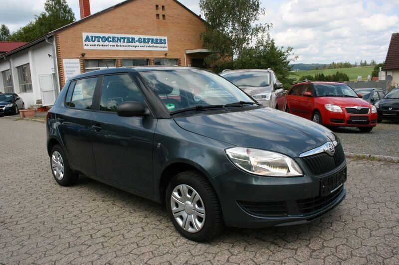 Grau Gebraucht 2014 Skoda Fabia Active Limousine | 5.750 € (Guter Preis) - Bild 1/4