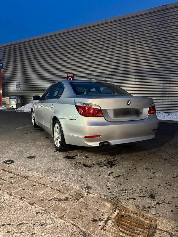 Gebraucht BMW 523 176 PS (129 kW) 2005 Silber Limousine