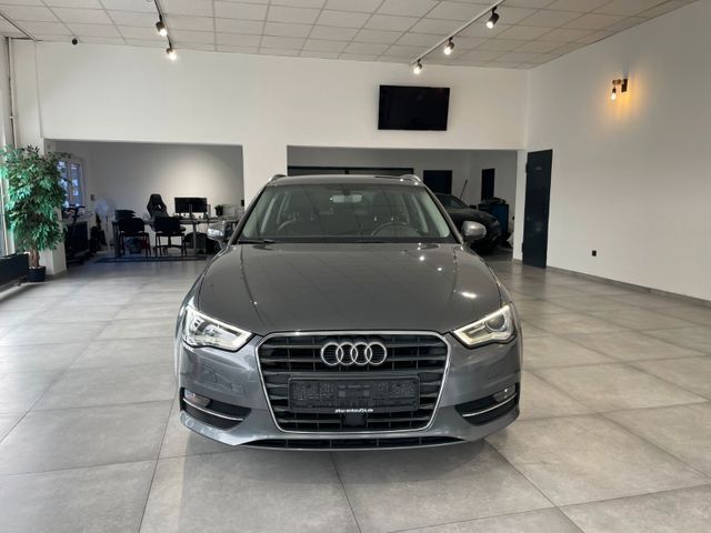 Grau Gebraucht 2015 Audi A3 Sportback Ambiente Kleinwagen | 15.100 € (Fairer Preis) - Bild 1/4