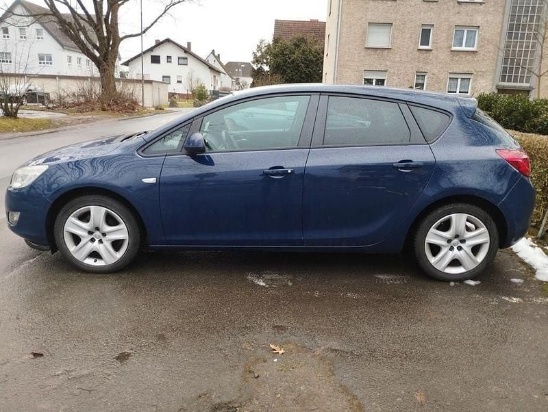 Gebraucht Opel Astra Selection 116 PS (85 kW) 2011 Blau Limousine