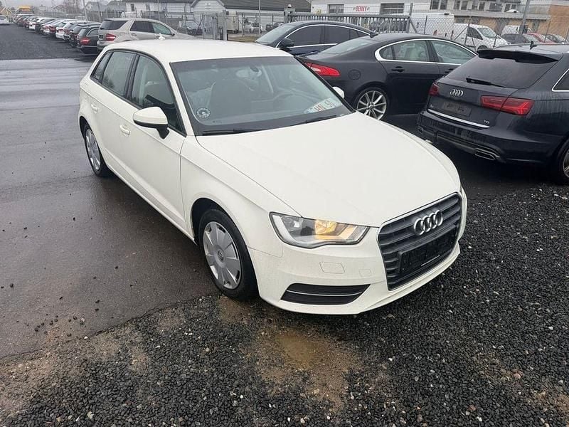 Gebraucht Audi A3 Attraction 122 PS (89 kW) 2013 Weiß Limousine