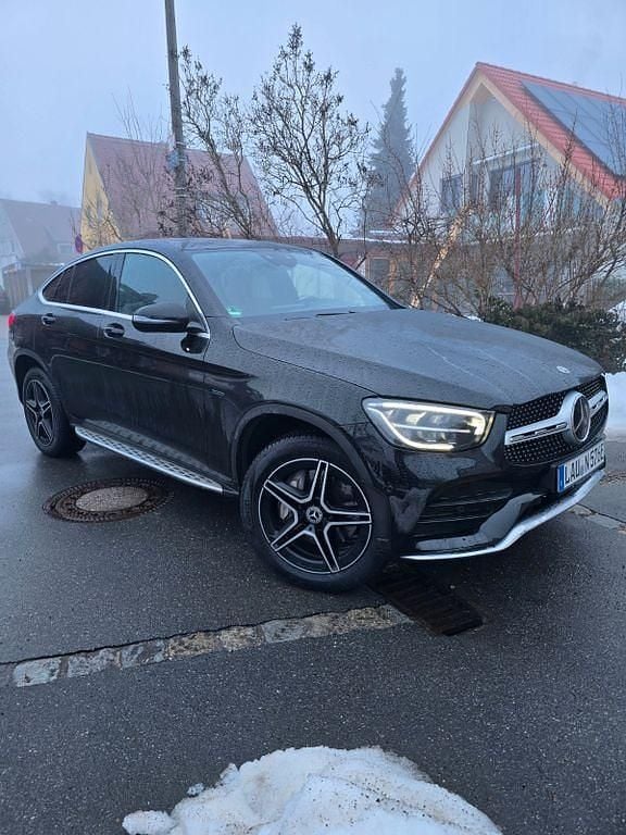 Gebraucht Mercedes GLC300e AMG 211 PS (155 kW) 2021 Schwarz Coupé