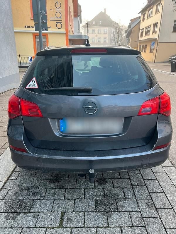 Gebraucht Opel Astra 131 PS (96 kW) 2012 Grau Kombi