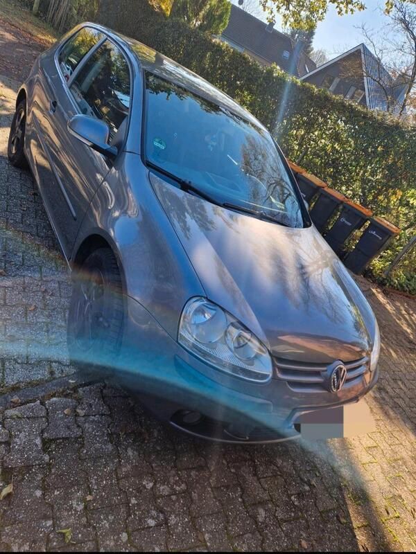 Grau Gebraucht 2005 VW Golf V Kleinwagen | 2.400 € (Teuer) - Bild 1/4