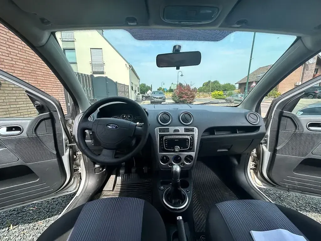Gebraucht Ford Fusion 80 PS (58 kW) 2010 Silber Kleinwagen