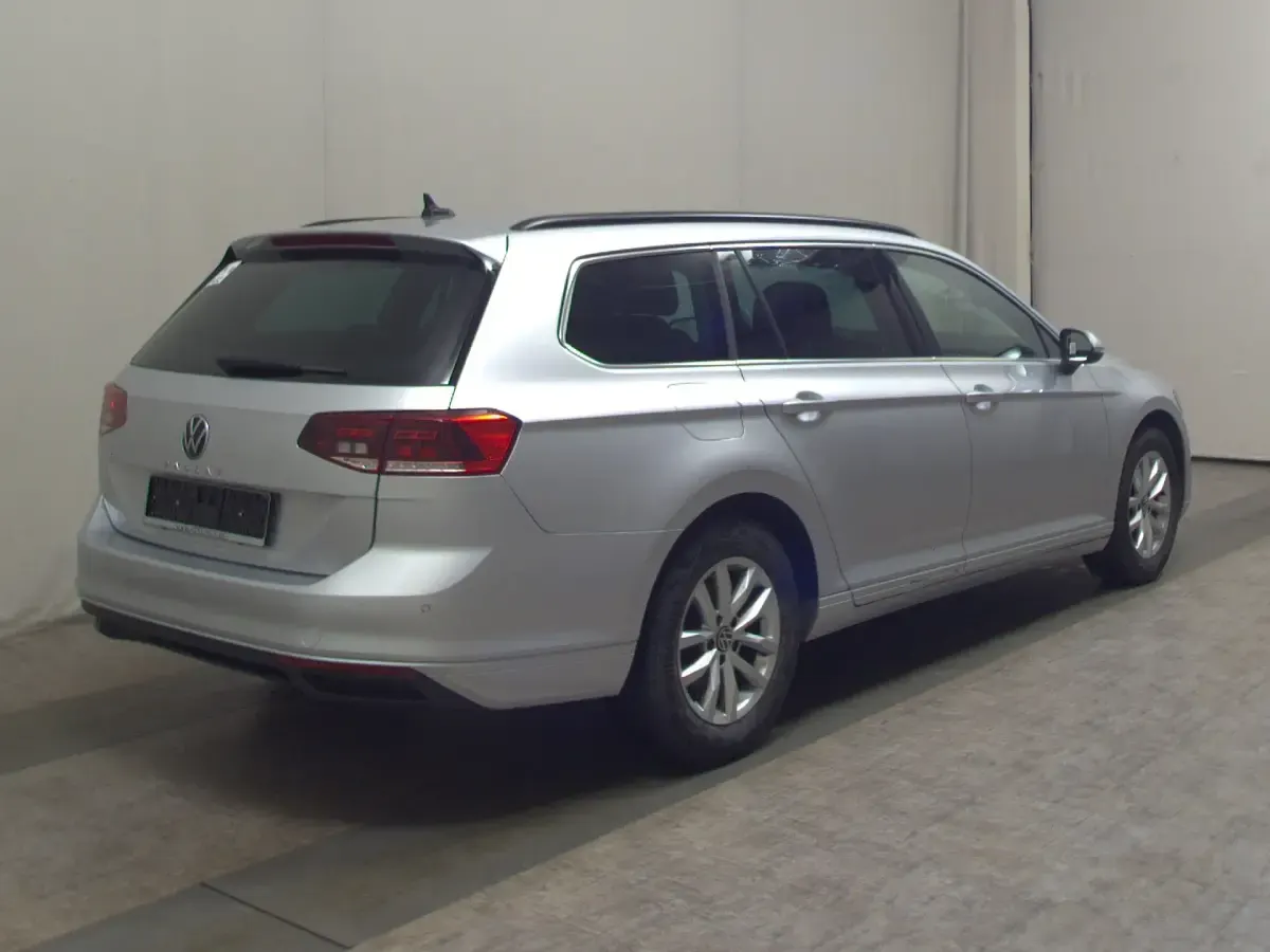 Gebraucht VW Passat Business 150 PS (110 kW) 2021 Silber Kombi