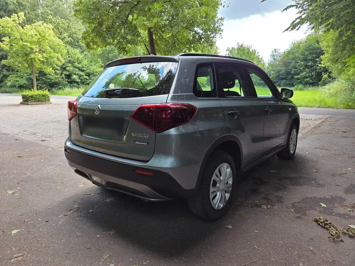 Gebraucht Suzuki Vitara 129 PS (94 kW) 2022 Grau SUV