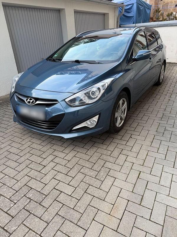 Gebraucht Hyundai i40 136 PS (100 kW) 2011 Blau Kombi