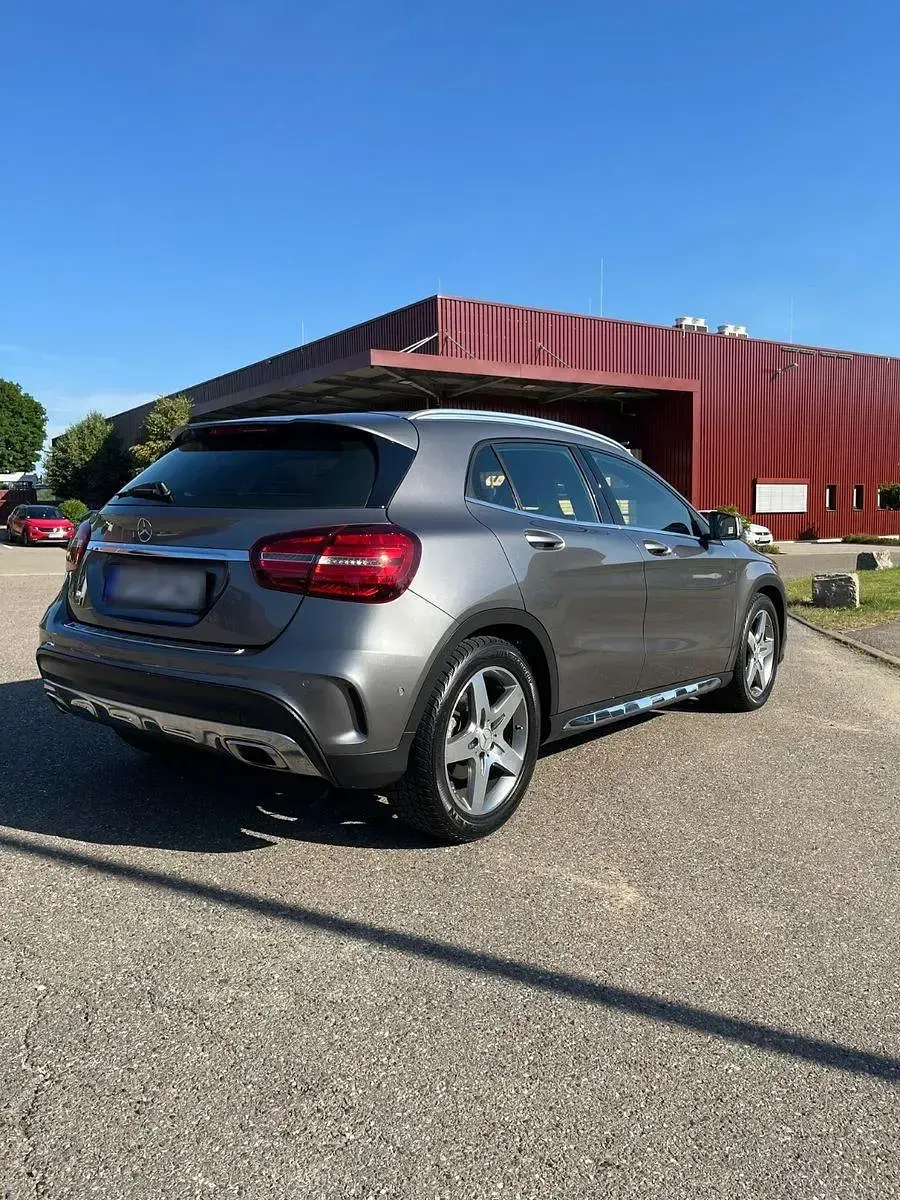 Gebraucht Mercedes GLA200 AMG line 156 PS (114 kW) 2017 Grau SUV
