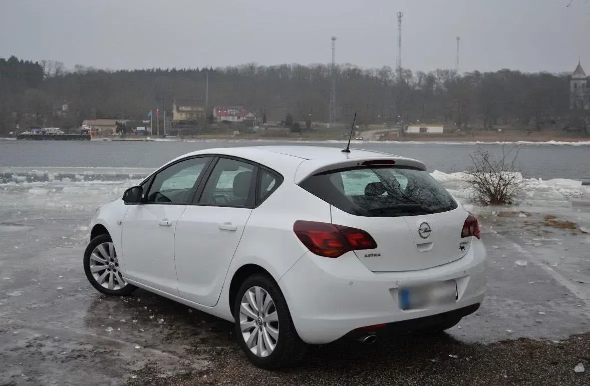 Gebraucht Opel Astra 140 PS (102 kW) 2010 Weiß Limousine