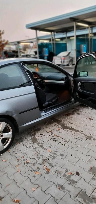 Grau Gebraucht 2004 BMW 316 Kleinwagen | 799 € (Fairer Preis) - Bild 1/4