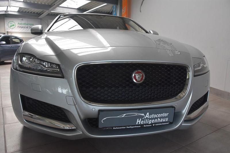 Silber Gebraucht 2017 Jaguar XF Prestige Limousine | 16.480 € (Fairer Preis) - Bild 1/4