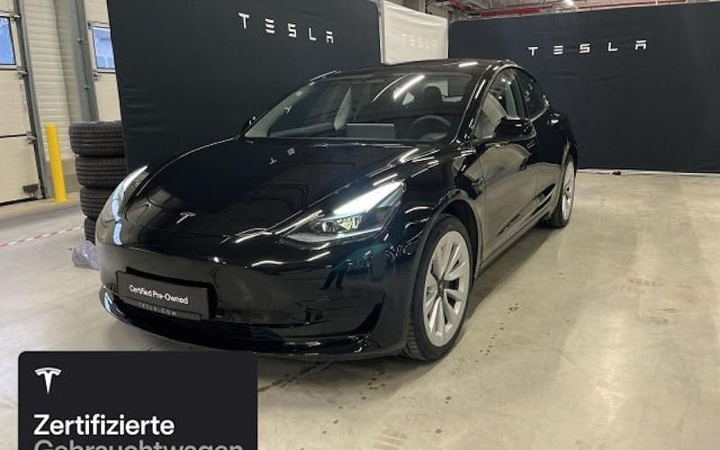 Schwarz Gebraucht 2022 Tesla Model 3 Standard Range Limousine | 29.600 € (Etwas zu teuer) - Bild 1/4