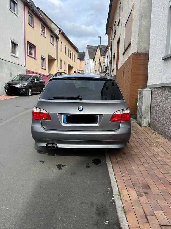 Gebraucht BMW 530 235 PS (172 kW) 2009 Grau Kombi