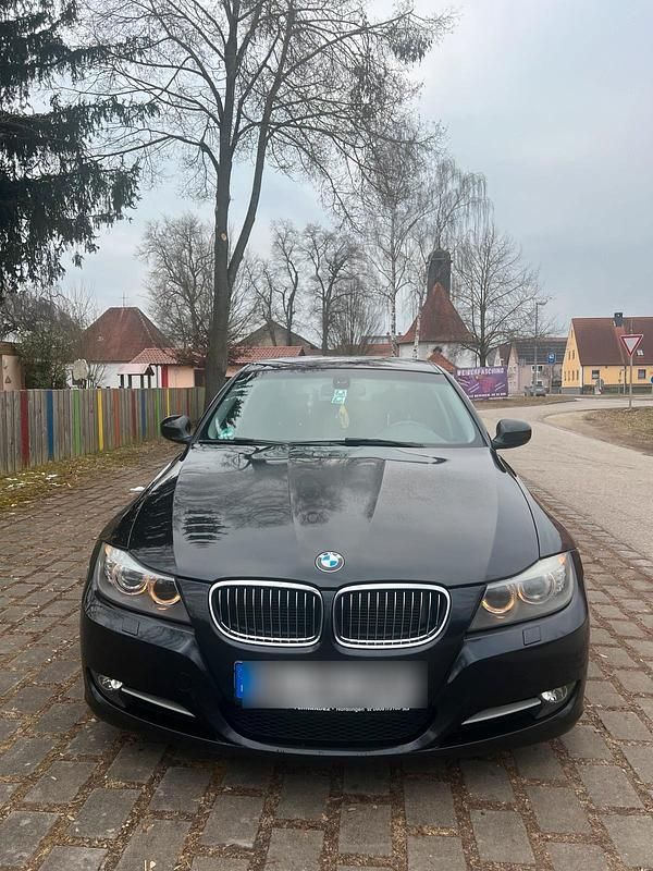 Schwarz Gebraucht 2011 BMW 318 Sport Line Limousine | 5.000 € (Guter Preis) - Bild 1/4
