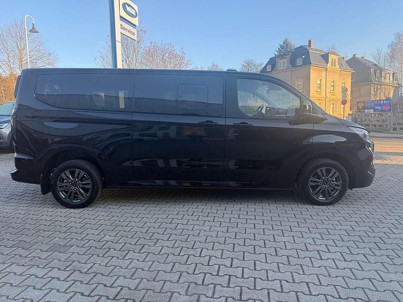 Neu Ford Tourneo Titanium 150 PS (110 kW) 2026 Agateblack Van / Kleinbus