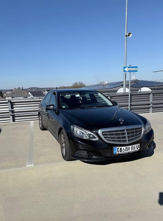 Gebraucht Mercedes E220 Edition 170 PS (125 kW) 2014 Schwarz Limousine