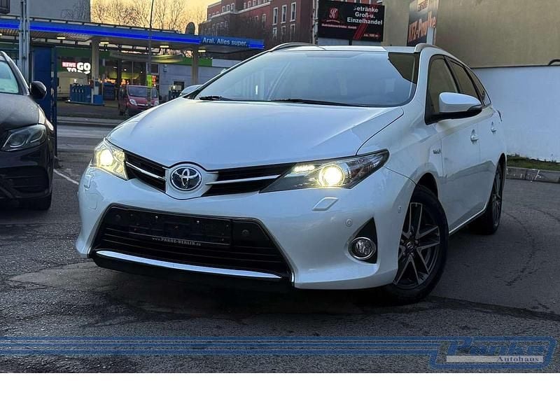 Gebraucht Toyota Auris Hybrid 136 PS (100 kW) 2014 White crystal shine Kombi