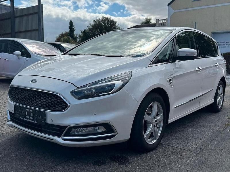Weiß Gebraucht 2018 Ford S-MAX Vignale Van / Kleinbus | 10.578 € - Bild 1/4