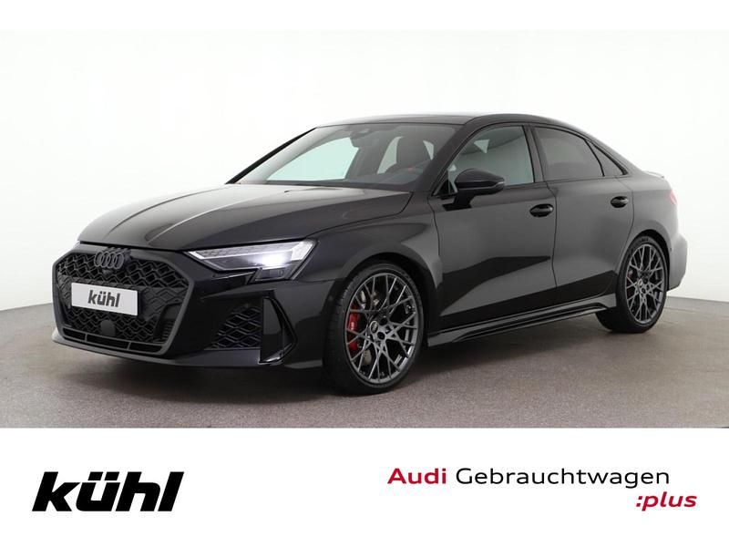 Mythosschwarz metallic Gebraucht 2025 Audi RS3 Sport Kleinwagen | 69.980 € (Etwas zu teuer) - Bild 1/3