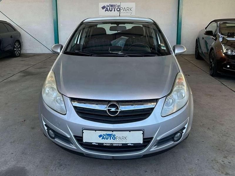 Usado Opel Corsa Catch Me 80 HP (58 kW) 2008 Prateado Citadino