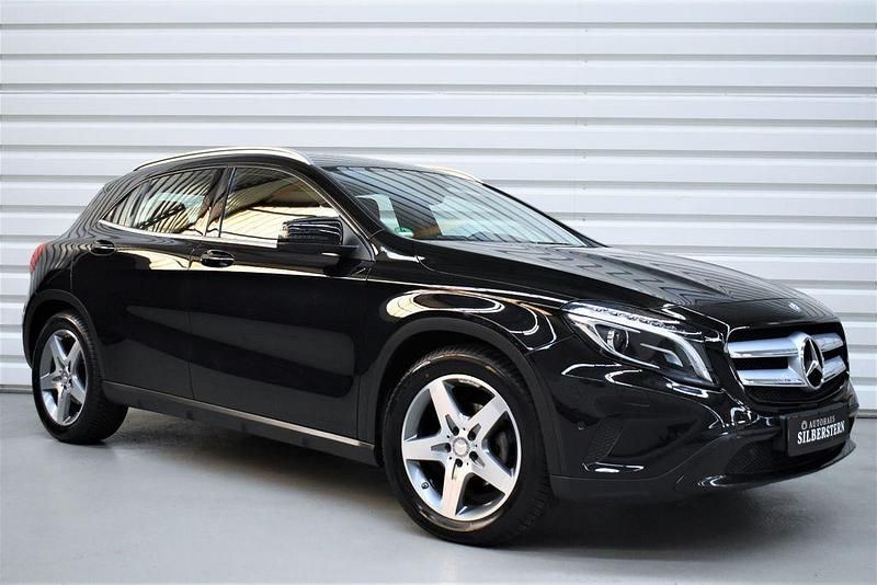 Gebraucht Mercedes GLA220 Urban 170 PS (125 kW) 2015 Schwarz SUV