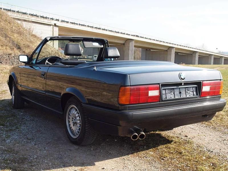 Gebraucht BMW 325 Cabriolet 170 PS (125 kW) 1991 Dieamantschwarz metallic Cabrio