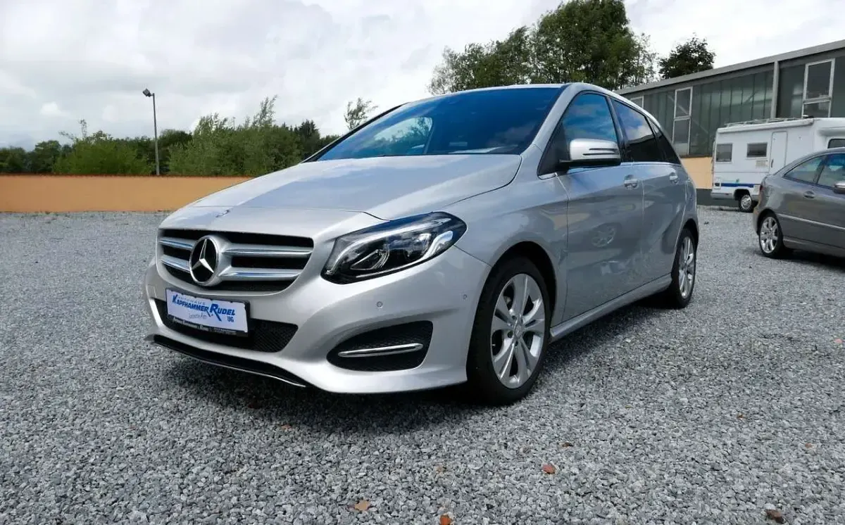 Gebraucht Mercedes B180 Urban 109 PS (80 kW) 2015 Silber Kleinwagen