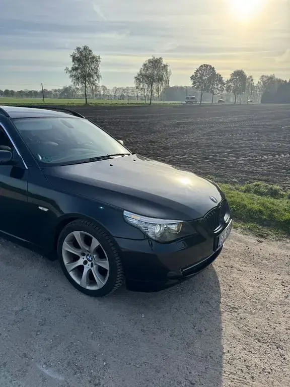 Gebraucht BMW 525 197 PS (144 kW) 2008 Schwarz Kombi