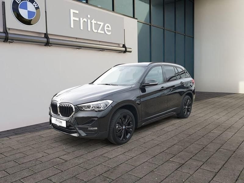 Schwarz Gebraucht 2021 BMW X1 Sport Line SUV | 28.875 € (Etwas zu teuer) - Bild 1/4
