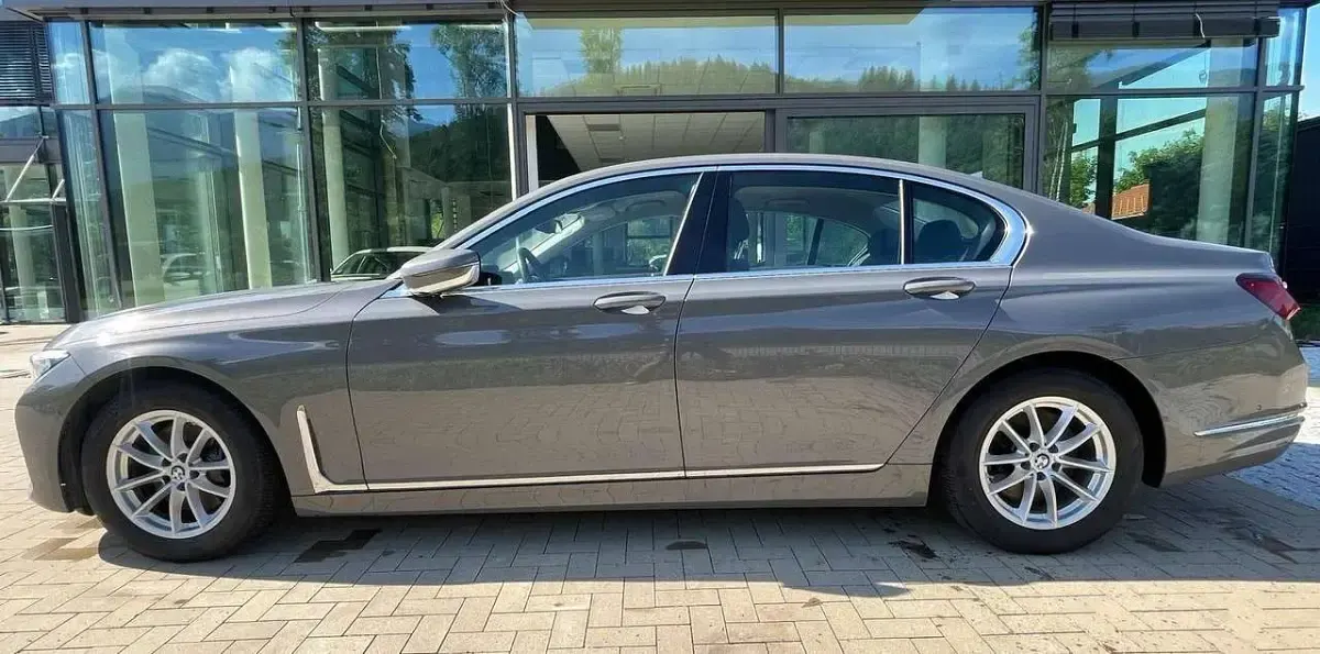 Gebraucht BMW 730 286 PS (210 kW) 2021 Berninagrau bernsteineffekt Limousine