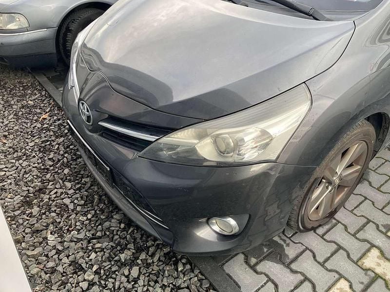 Grau Gebraucht 2014 Toyota Verso Van / Kleinbus | 5.000 € (Superpreis) - Bild 1/4