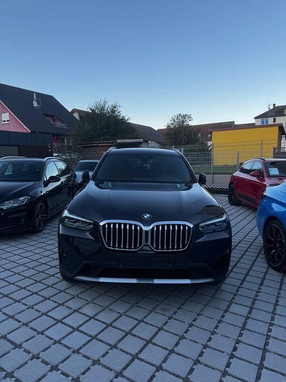 Grau Gebraucht 2021 BMW X3 Luxury Line SUV | 36.900 € (Guter Preis) - Bild 1/4