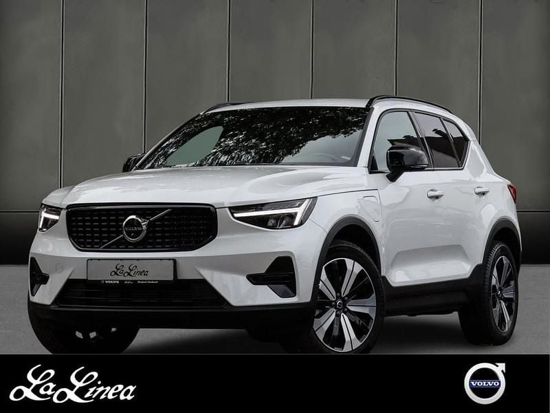 Weiss Gebraucht 2022 Volvo XC40 SUV | 34.990 € (Fairer Preis) - Bild 1/3