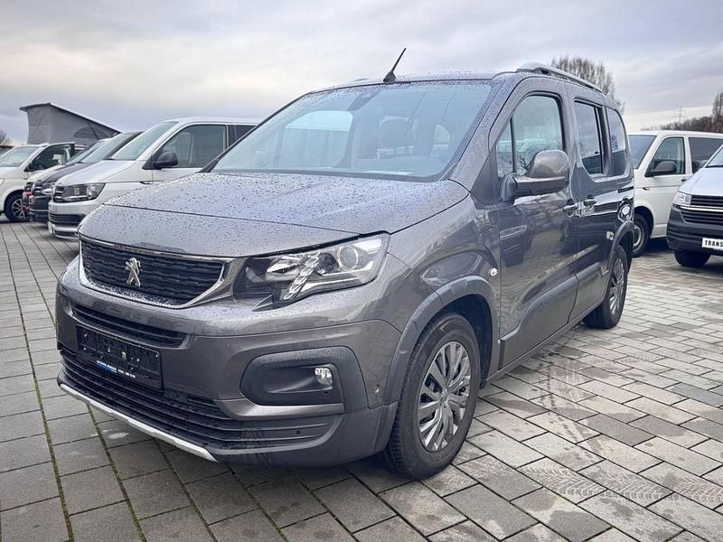 Platiniumgrau Gebraucht 2019 Peugeot Rifter Allure Van / Kleinbus | 16.860 € (Fairer Preis) - Bild 1/4