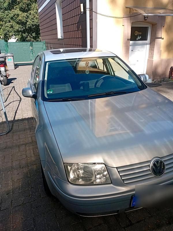 Silber Gebraucht 2000 VW Bora Limousine | 650 € (Superpreis) - Bild 1/4