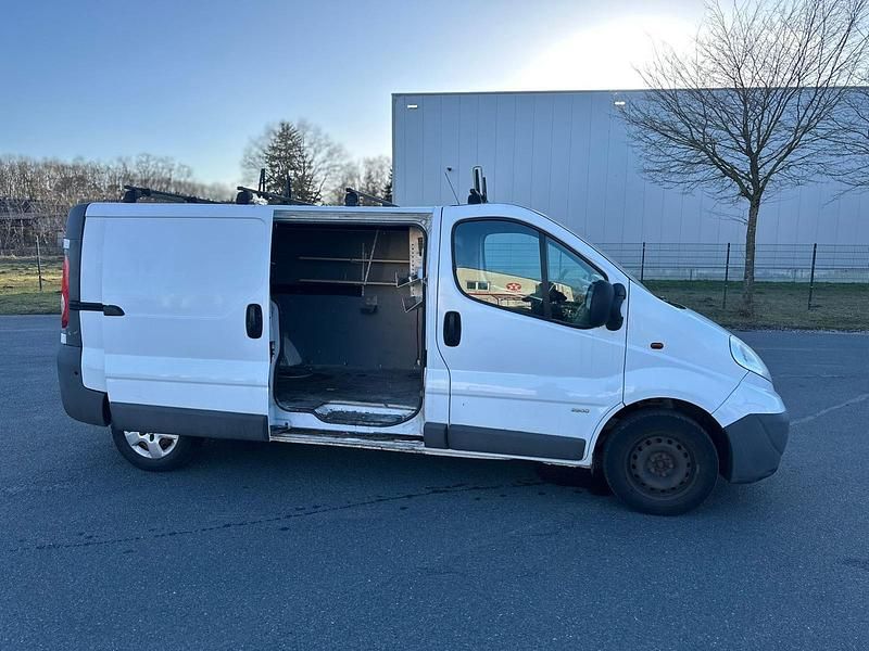 Gebraucht Opel Vivaro 114 PS (83 kW) 2012 Weiß Van / Kleinbus