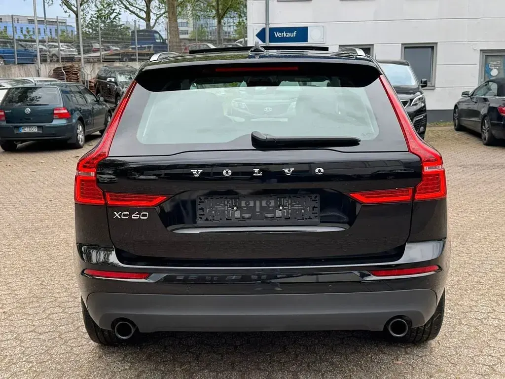 Second-hand Volvo XC60 Momentum 190 CP (139 kW) 2018 Negru SUV