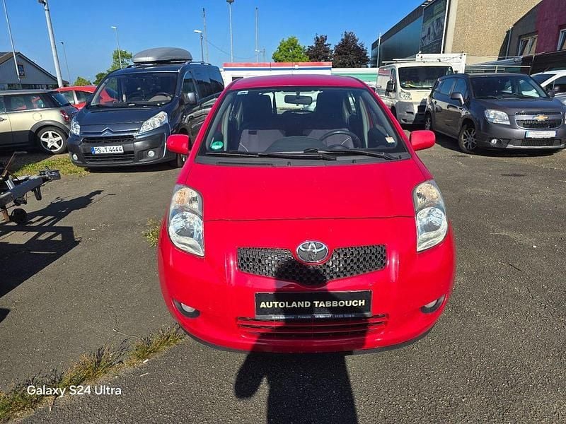 Rot Gebraucht 2008 Toyota Yaris Team Limousine | 1.650 € (Fairer Preis) - Bild 1/4